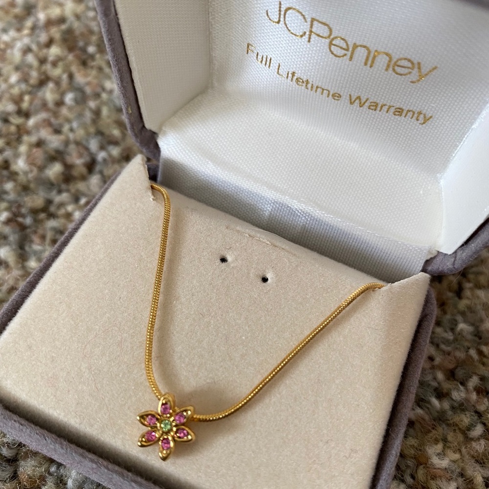 Gold flower pink gemstone necklace never worn